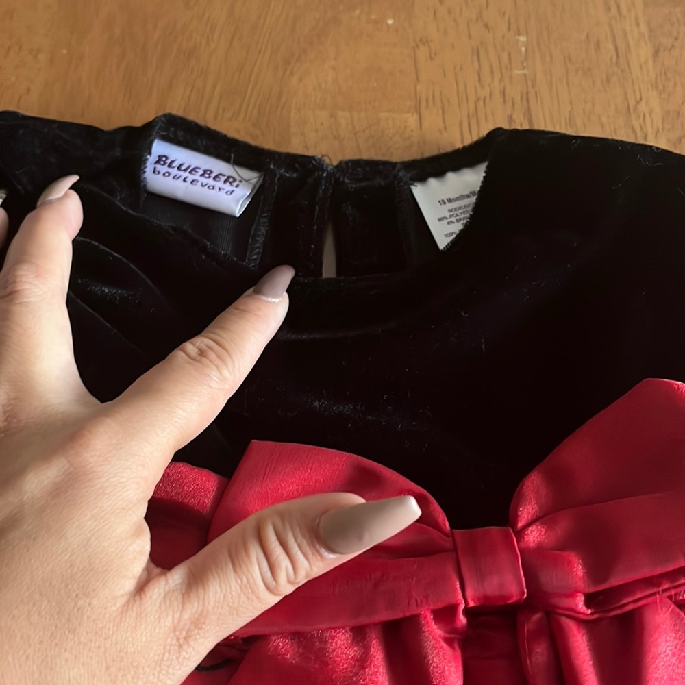 Beautiful Blueberi Blvd Holiday Dress Black Velvet Top Baby Girl size 18 months - Picture 3 of 3